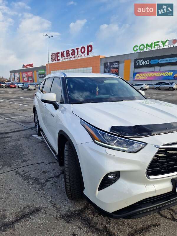 Внедорожник / Кроссовер Toyota Highlander 2021 в Полтаве