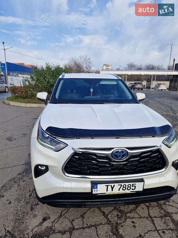 Внедорожник / Кроссовер Toyota Highlander 2021 в Полтаве