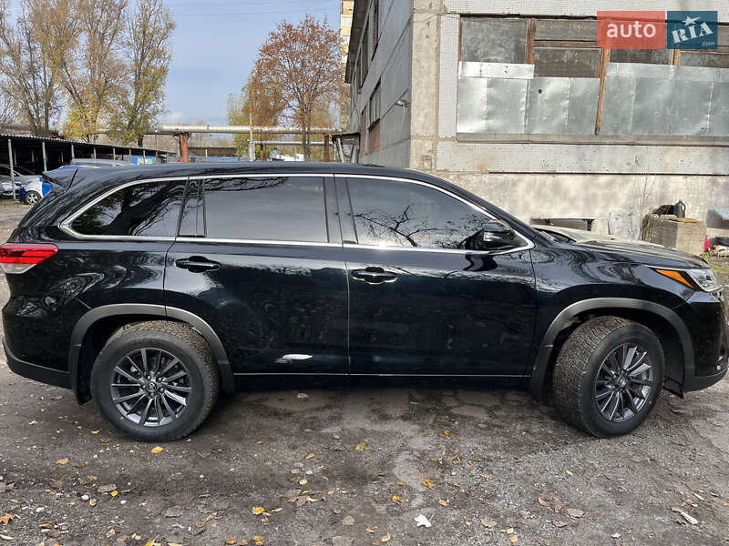 Внедорожник / Кроссовер Toyota Highlander 2017 в Днепре фото 9 Внедорожник / Кроссовер Toyota Highlander 2017 в Днепре