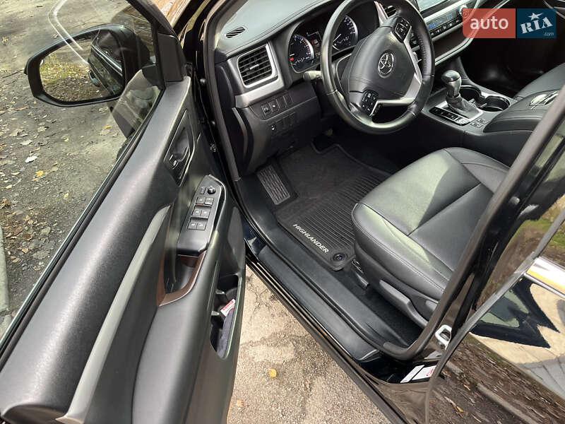 Внедорожник / Кроссовер Toyota Highlander 2017 в Днепре фото 13 Внедорожник / Кроссовер Toyota Highlander 2017 в Днепре