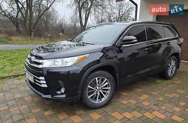 Позашляховик / Кросовер Toyota Highlander 2018 в Полтаві