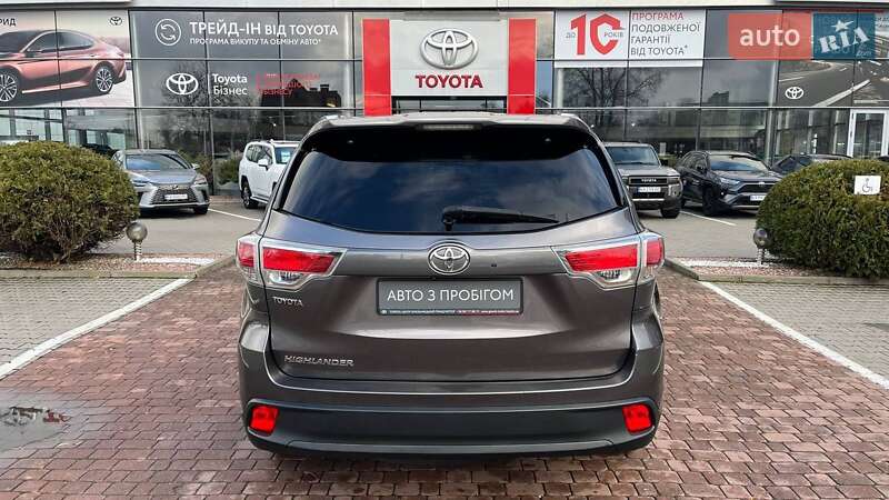 Внедорожник / Кроссовер Toyota Highlander 2016 в Хмельницком