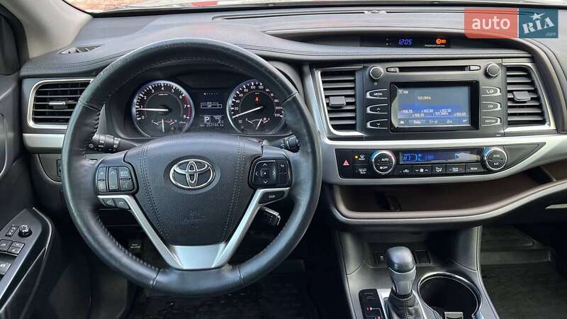 Внедорожник / Кроссовер Toyota Highlander 2016 в Хмельницком