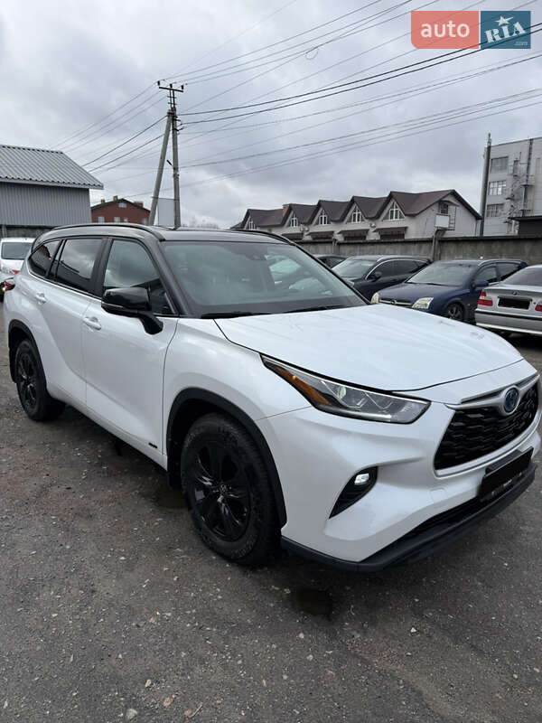Внедорожник / Кроссовер Toyota Highlander 2022 в Киеве