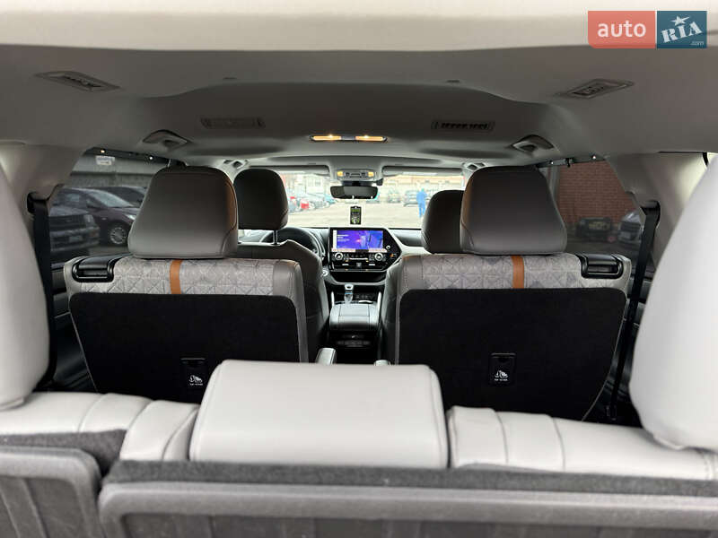 Внедорожник / Кроссовер Toyota Highlander 2022 в Киеве