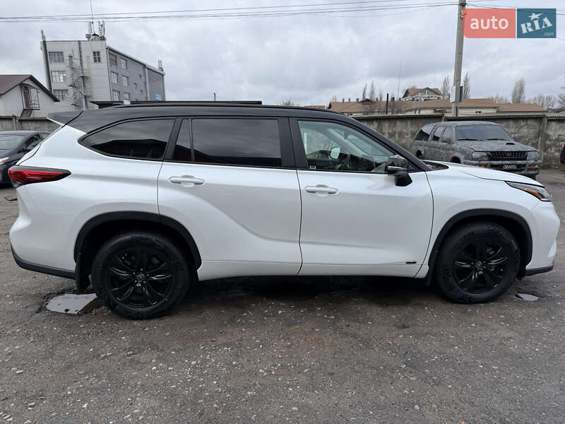 Внедорожник / Кроссовер Toyota Highlander 2022 в Киеве