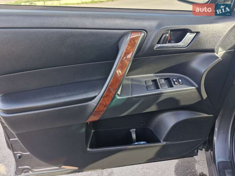 Внедорожник / Кроссовер Toyota Highlander 2011 в Николаеве