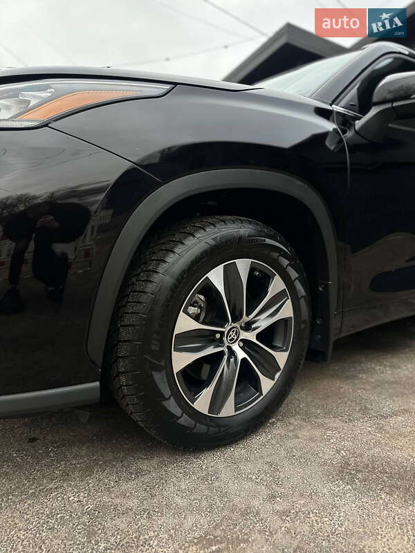 Внедорожник / Кроссовер Toyota Highlander 2020 в Киеве