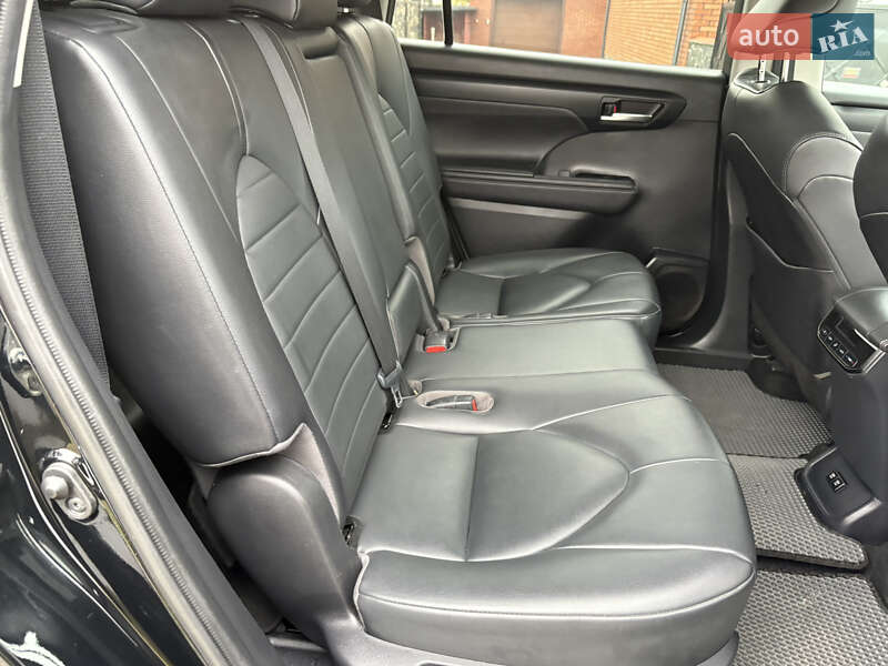 Внедорожник / Кроссовер Toyota Highlander 2020 в Луцке