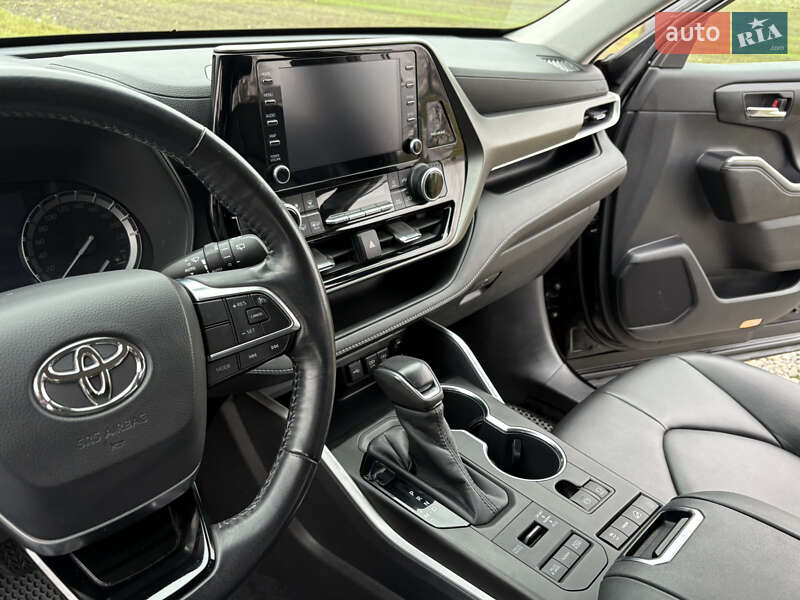 Внедорожник / Кроссовер Toyota Highlander 2020 в Луцке