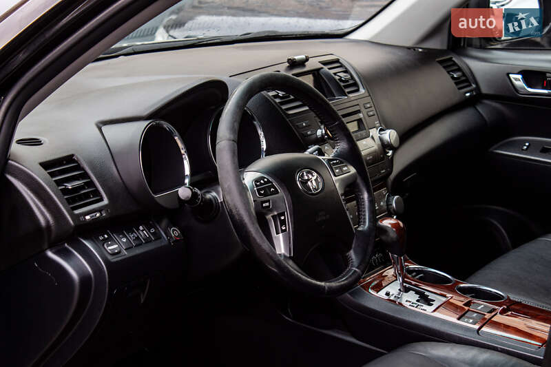 Позашляховик / Кросовер Toyota Highlander 2011 в Львові фото 42 Позашляховик / Кросовер Toyota Highlander 2011 в Львові