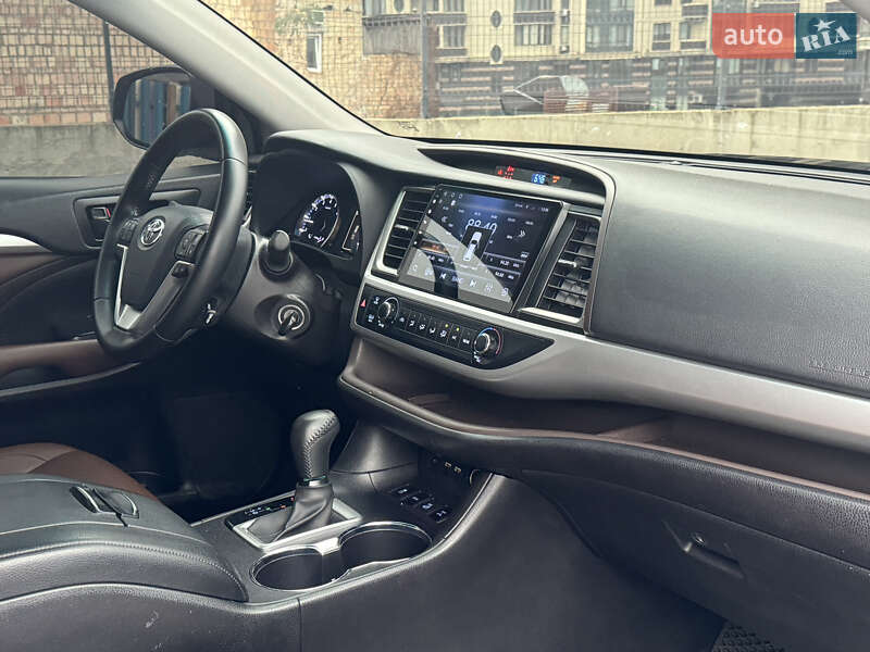 Внедорожник / Кроссовер Toyota Highlander 2018 в Киеве фото 12 Внедорожник / Кроссовер Toyota Highlander 2018 в Киеве
