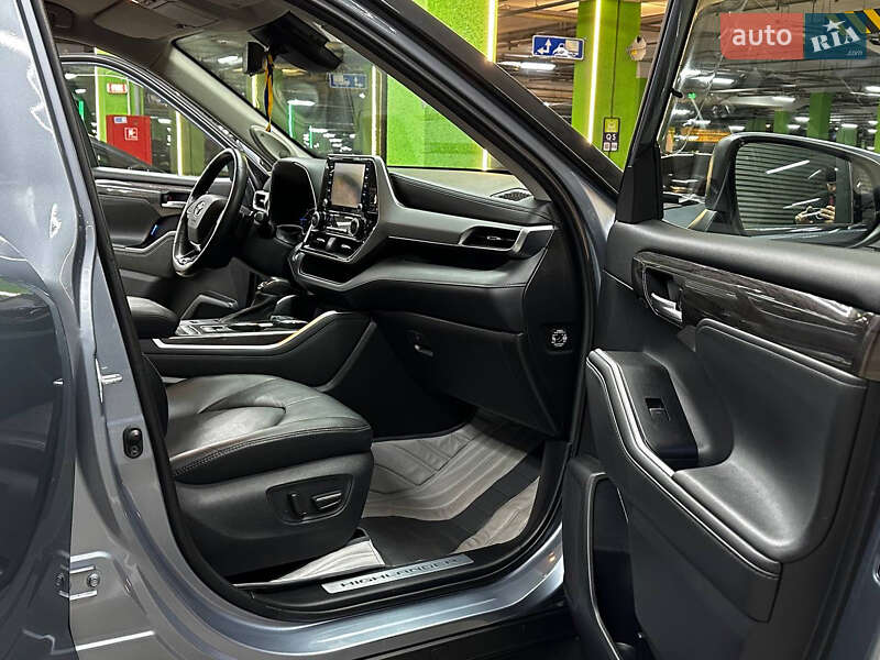 Внедорожник / Кроссовер Toyota Highlander 2020 в Киеве