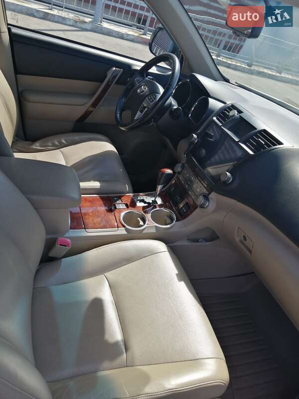 Внедорожник / Кроссовер Toyota Highlander 2013 в Киеве фото 3 Внедорожник / Кроссовер Toyota Highlander 2013 в Киеве