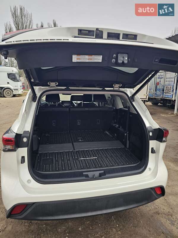Внедорожник / Кроссовер Toyota Highlander 2021 в Николаеве