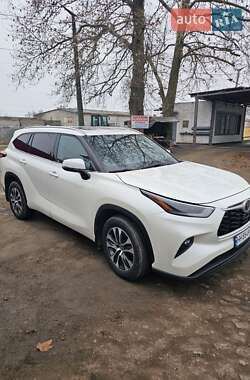 Внедорожник / Кроссовер Toyota Highlander 2021 в Николаеве