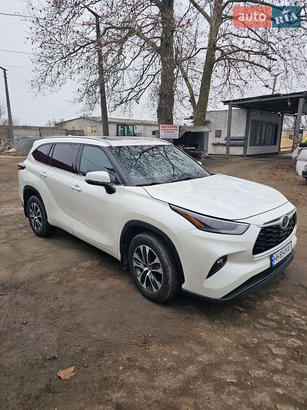 Toyota Highlander 2021