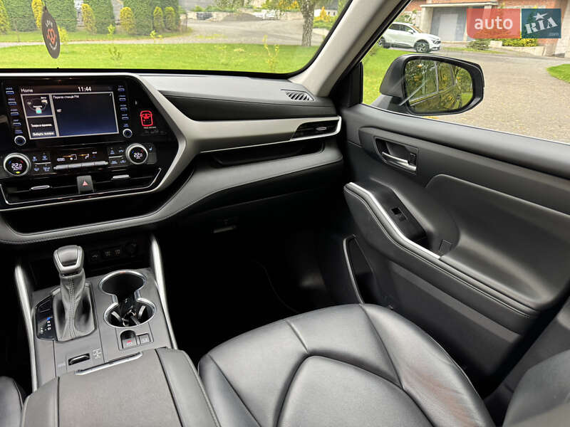 Внедорожник / Кроссовер Toyota Highlander 2021 в Хмельницком