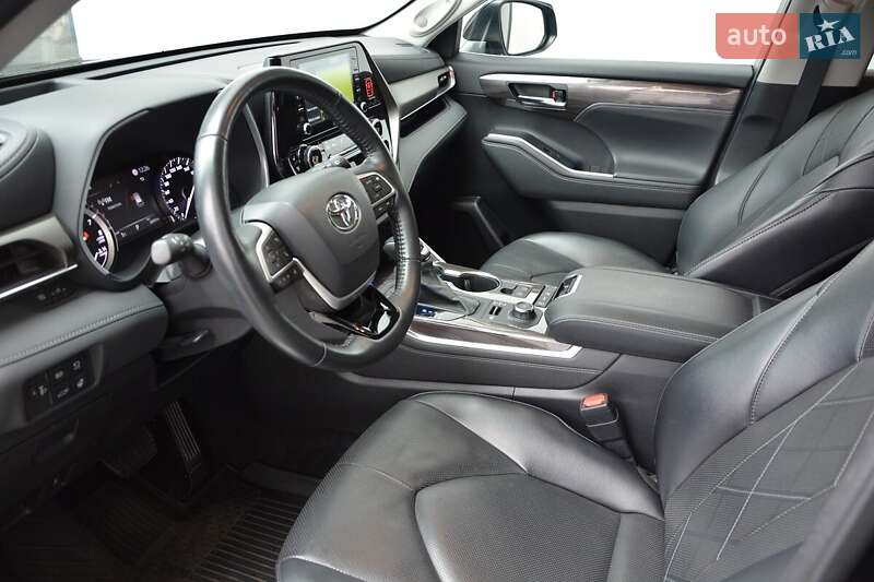 Позашляховик / Кросовер Toyota Highlander 2022 в Києві