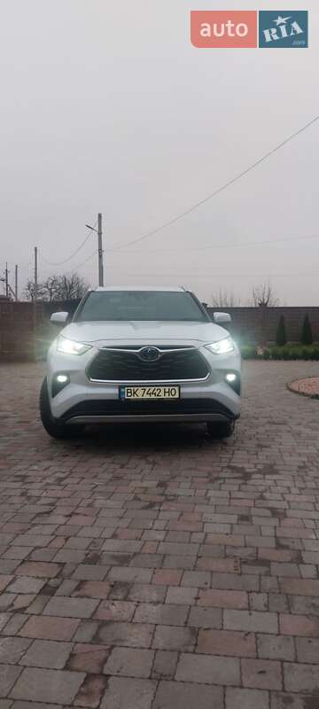 Внедорожник / Кроссовер Toyota Highlander 2021 в Ровно фото 5 Внедорожник / Кроссовер Toyota Highlander 2021 в Ровно