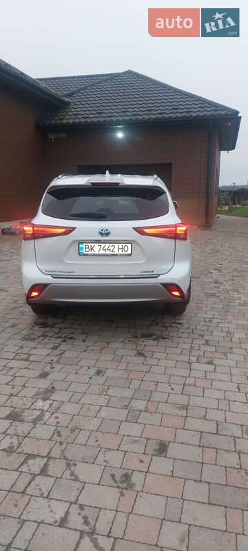 Внедорожник / Кроссовер Toyota Highlander 2021 в Ровно фото 4 Внедорожник / Кроссовер Toyota Highlander 2021 в Ровно