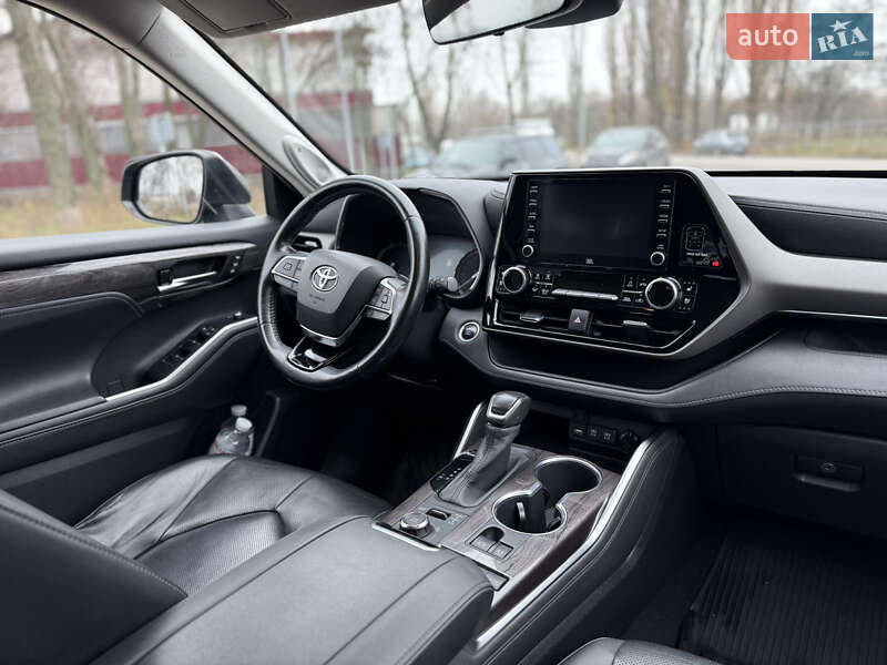 Внедорожник / Кроссовер Toyota Highlander 2020 в Кременчуге