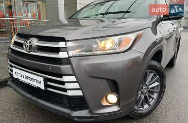 Позашляховик / Кросовер Toyota Highlander 2017 в Києві