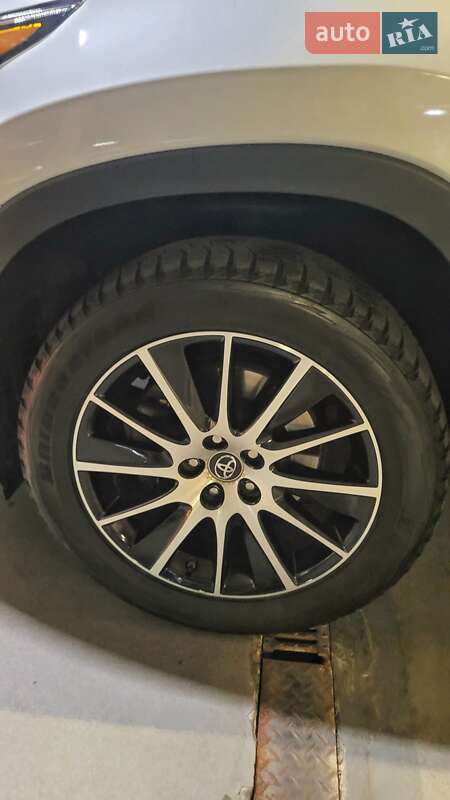 Внедорожник / Кроссовер Toyota Highlander 2017 в Киеве фото 10 Внедорожник / Кроссовер Toyota Highlander 2017 в Киеве