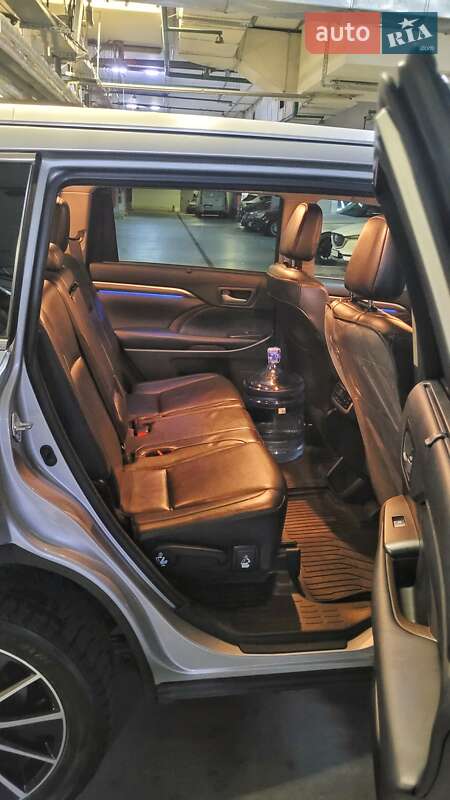 Внедорожник / Кроссовер Toyota Highlander 2017 в Киеве фото 25 Внедорожник / Кроссовер Toyota Highlander 2017 в Киеве