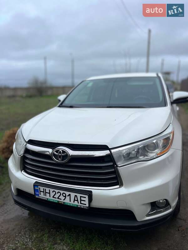 Внедорожник / Кроссовер Toyota Highlander 2014 в Одессе