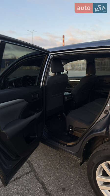 Внедорожник / Кроссовер Toyota Highlander 2015 в Днепре