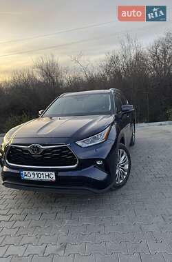 Позашляховик / Кросовер Toyota Highlander 2022 в Ужгороді
