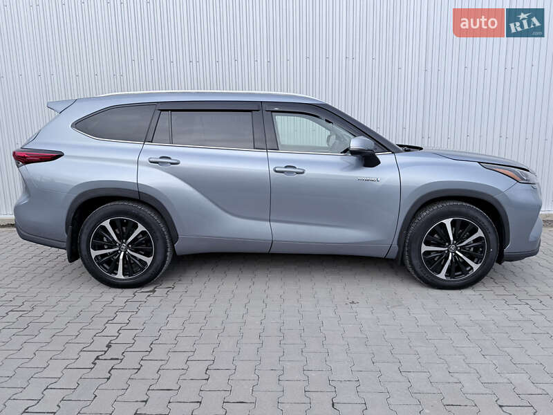 Внедорожник / Кроссовер Toyota Highlander 2021 в Киеве