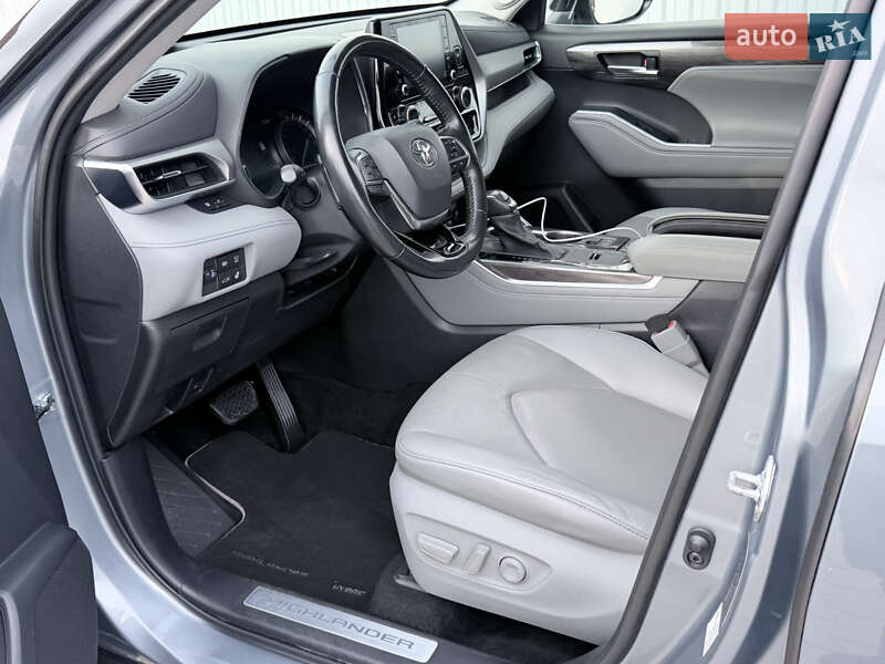 Внедорожник / Кроссовер Toyota Highlander 2021 в Киеве