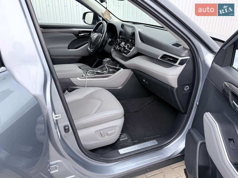 Внедорожник / Кроссовер Toyota Highlander 2021 в Киеве