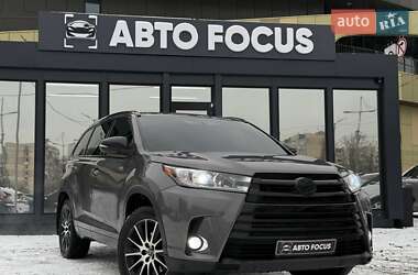 Внедорожник / Кроссовер Toyota Highlander 2017 в Киеве