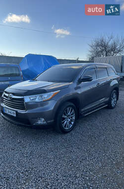 Позашляховик / Кросовер Toyota Highlander 2016 в Первомайську