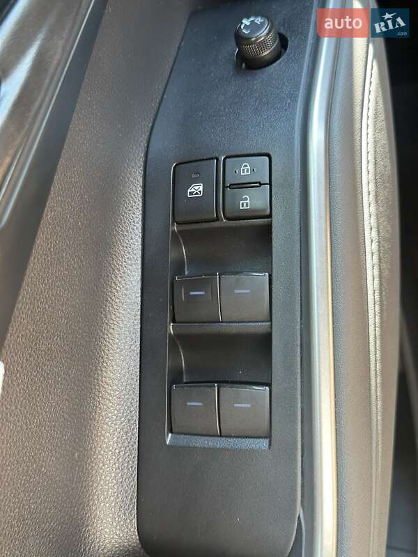 Позашляховик / Кросовер Toyota Highlander 2020 в Білогородці