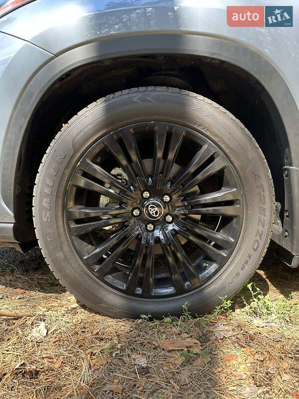 Позашляховик / Кросовер Toyota Highlander 2020 в Білогородці