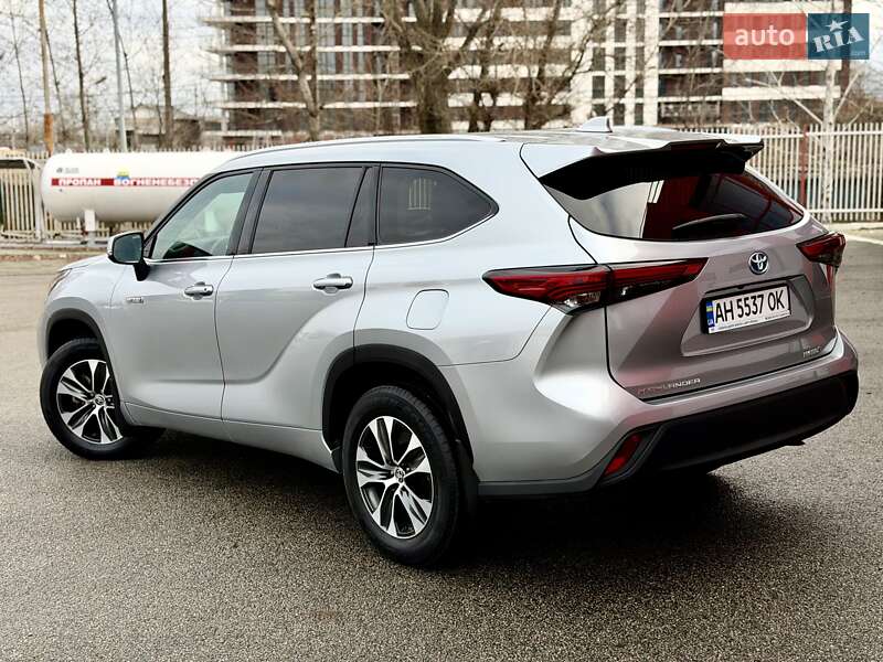 Позашляховик / Кросовер Toyota Highlander 2021 в Дніпрі