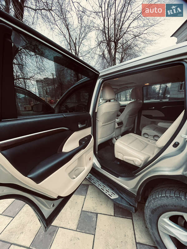 Внедорожник / Кроссовер Toyota Highlander 2015 в Кривом Роге фото 15 Внедорожник / Кроссовер Toyota Highlander 2015 в Кривом Роге