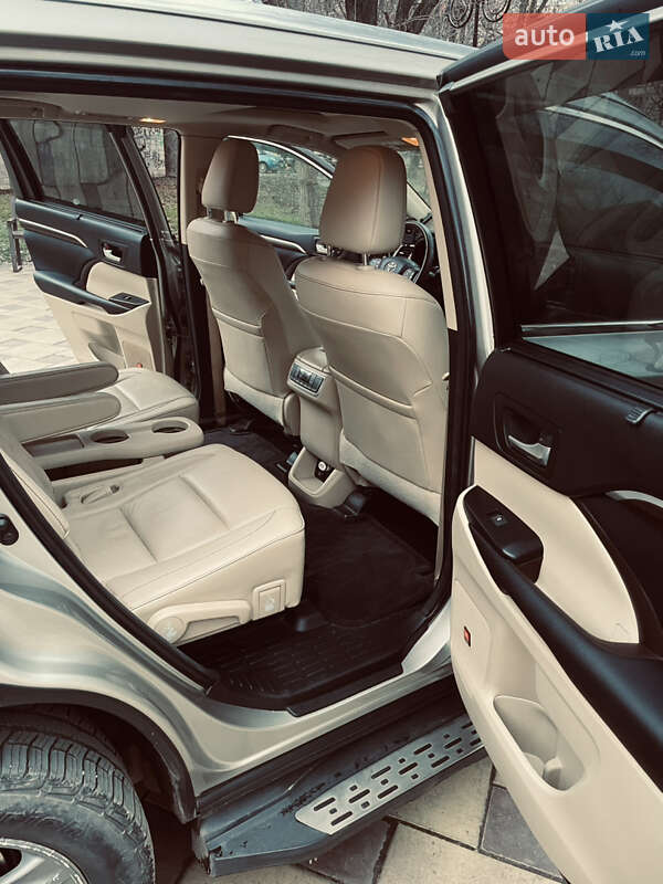 Внедорожник / Кроссовер Toyota Highlander 2015 в Кривом Роге фото 18 Внедорожник / Кроссовер Toyota Highlander 2015 в Кривом Роге