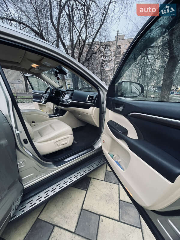 Внедорожник / Кроссовер Toyota Highlander 2015 в Кривом Роге фото 20 Внедорожник / Кроссовер Toyota Highlander 2015 в Кривом Роге