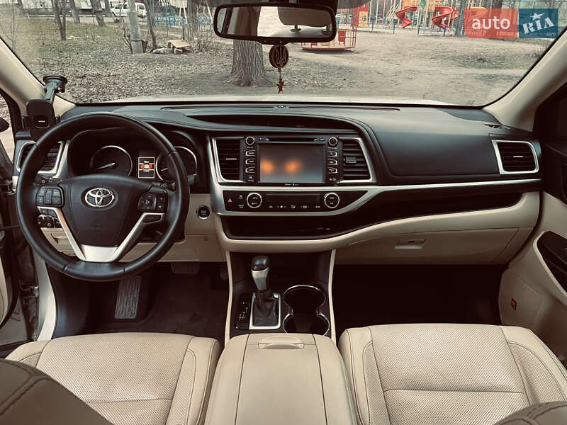 Внедорожник / Кроссовер Toyota Highlander 2015 в Кривом Роге фото 26 Внедорожник / Кроссовер Toyota Highlander 2015 в Кривом Роге