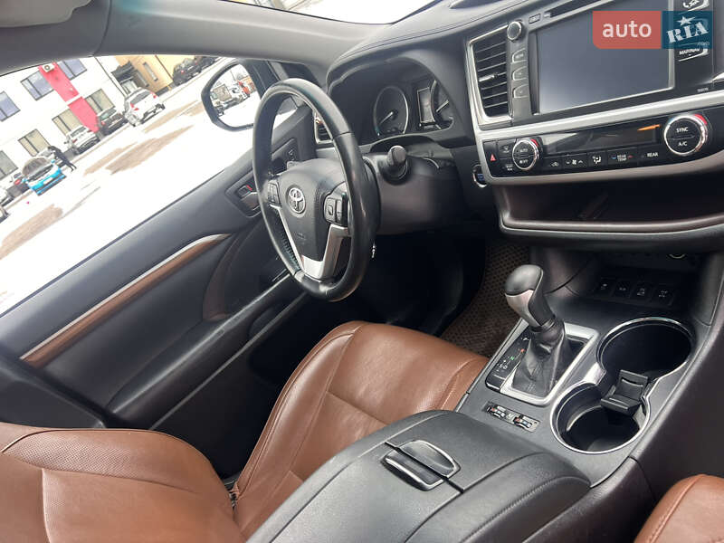 Внедорожник / Кроссовер Toyota Highlander 2019 в Виннице
