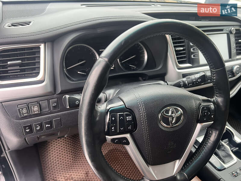 Внедорожник / Кроссовер Toyota Highlander 2019 в Виннице