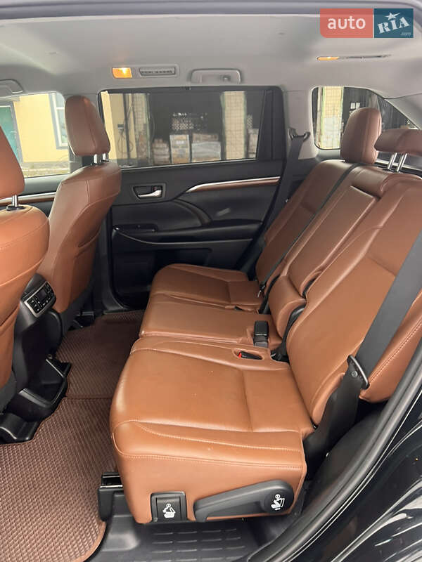 Внедорожник / Кроссовер Toyota Highlander 2019 в Виннице