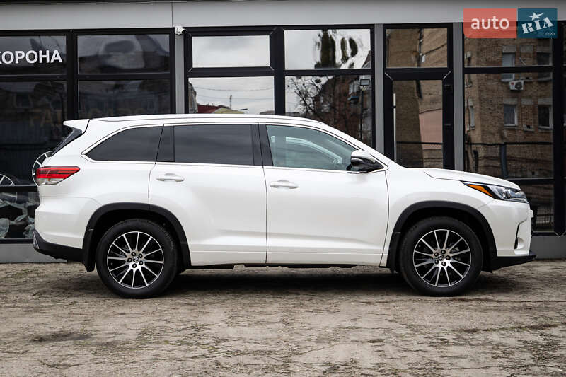 Позашляховик / Кросовер Toyota Highlander 2019 в Києві