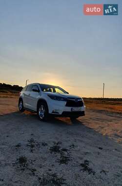 Внедорожник / Кроссовер Toyota Highlander 2015 в Николаеве