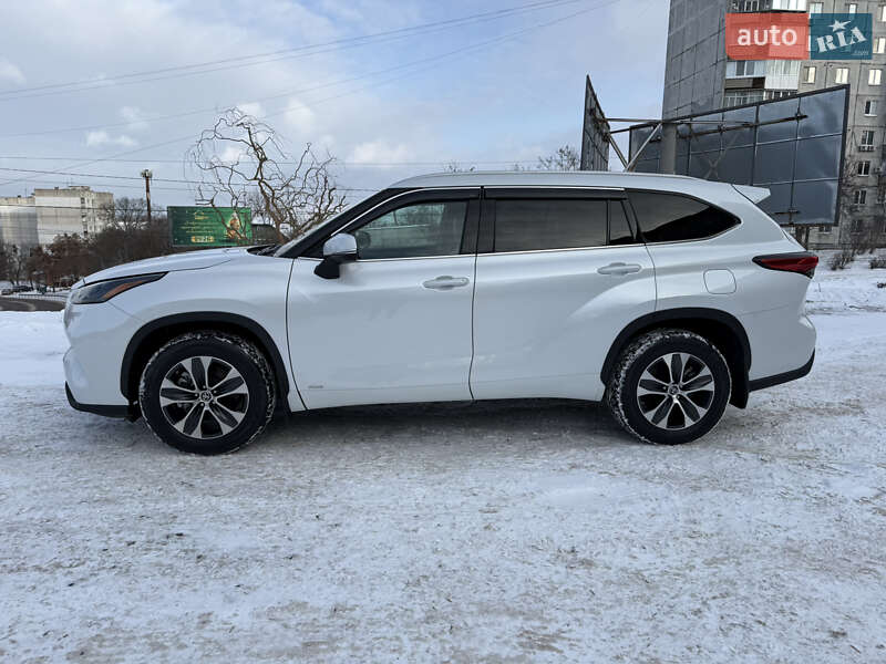 Внедорожник / Кроссовер Toyota Highlander 2022 в Фастове